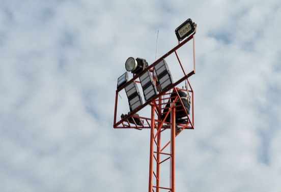 Standardên ronahiya mast bilind ên LED