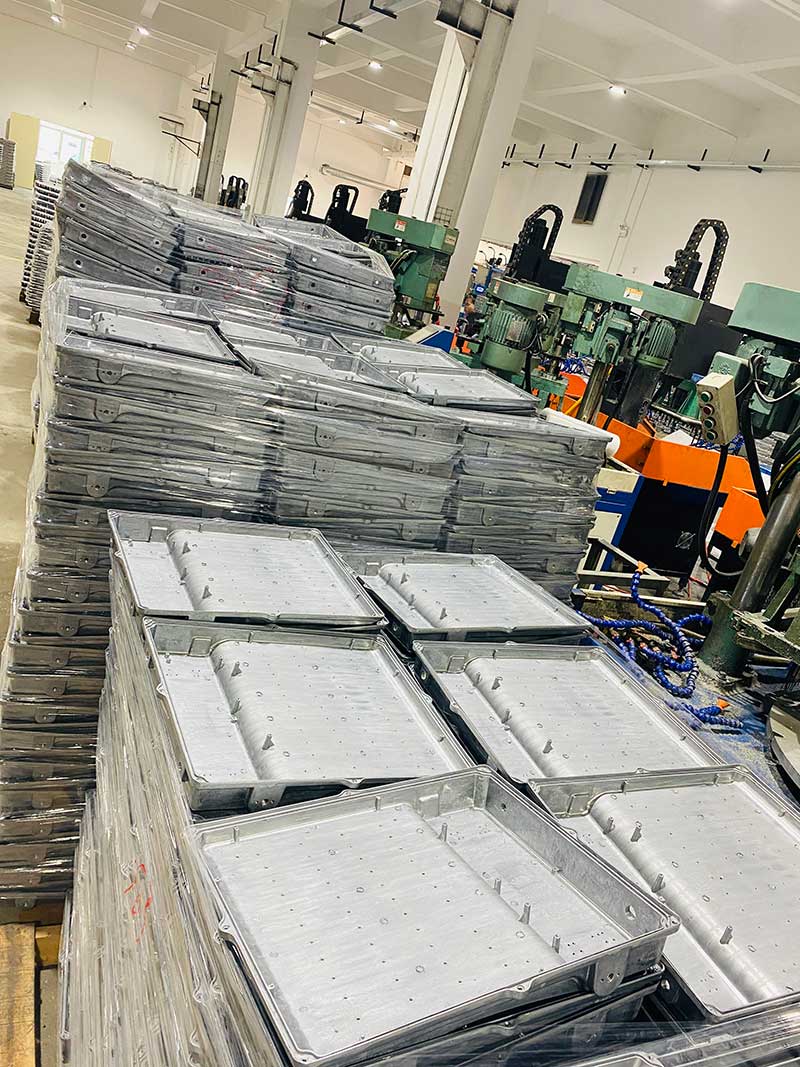 die-cast-floodlight-xanî